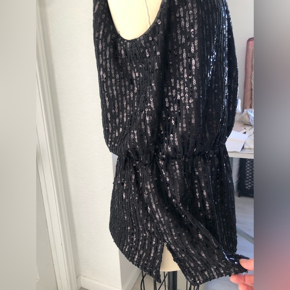 White House Black market Black sequin top. - Picture 9 of 16